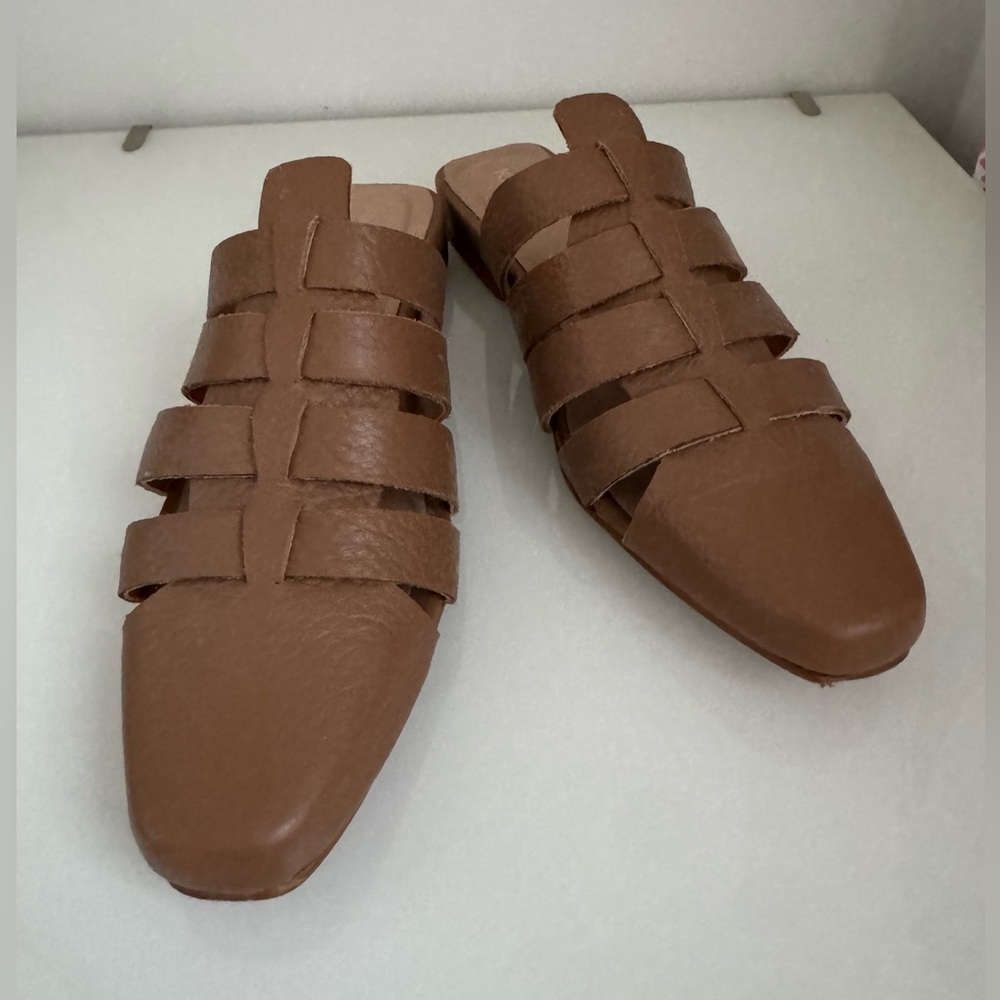 KAANAS Authentic Brown Leather Fisherman Slide